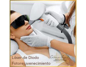 Mujer recibiendo tratamiento laser con especialistas