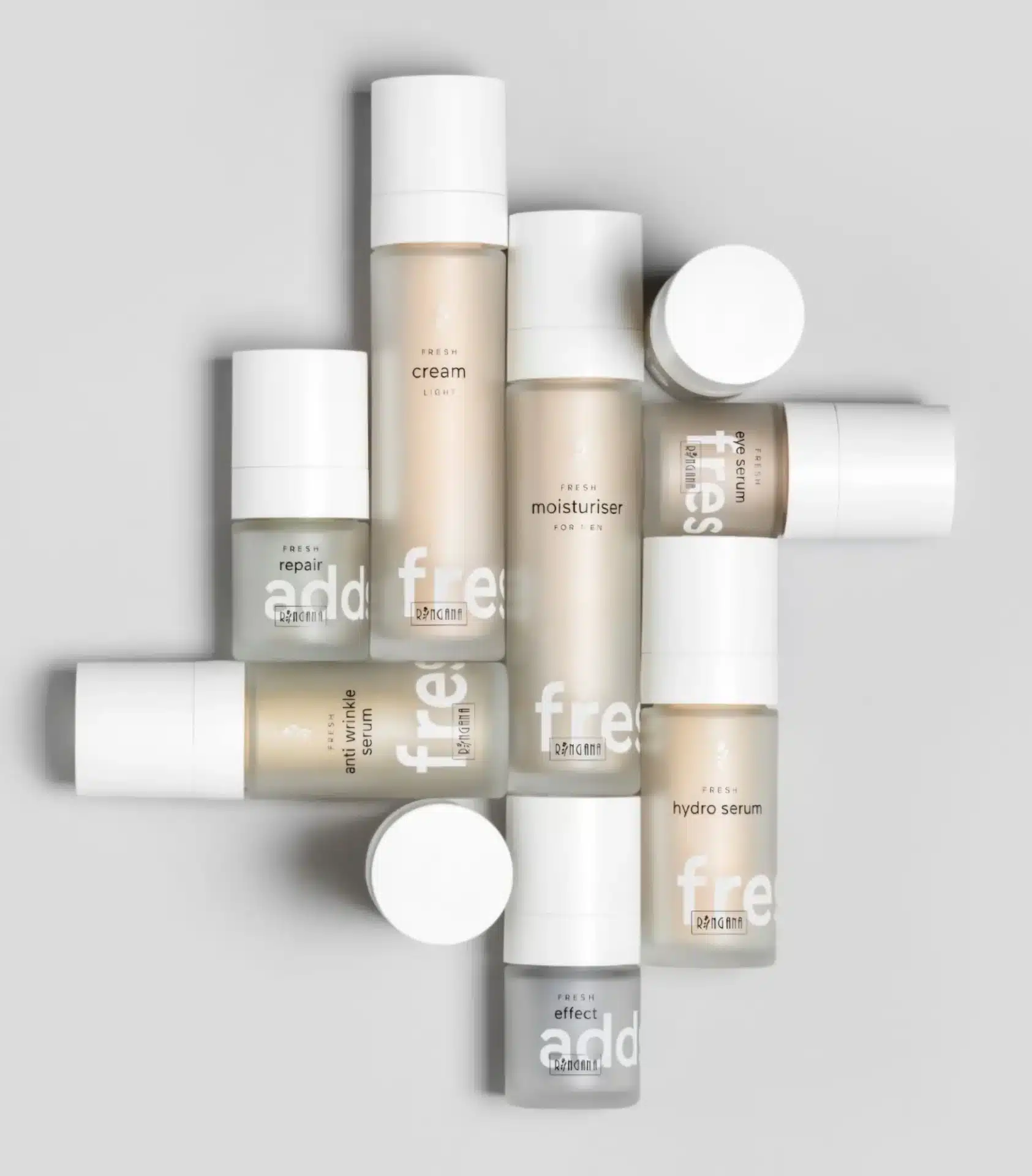 Productos cosméticos RINGANA sobre fondo gris para ilustrar cosmética natural